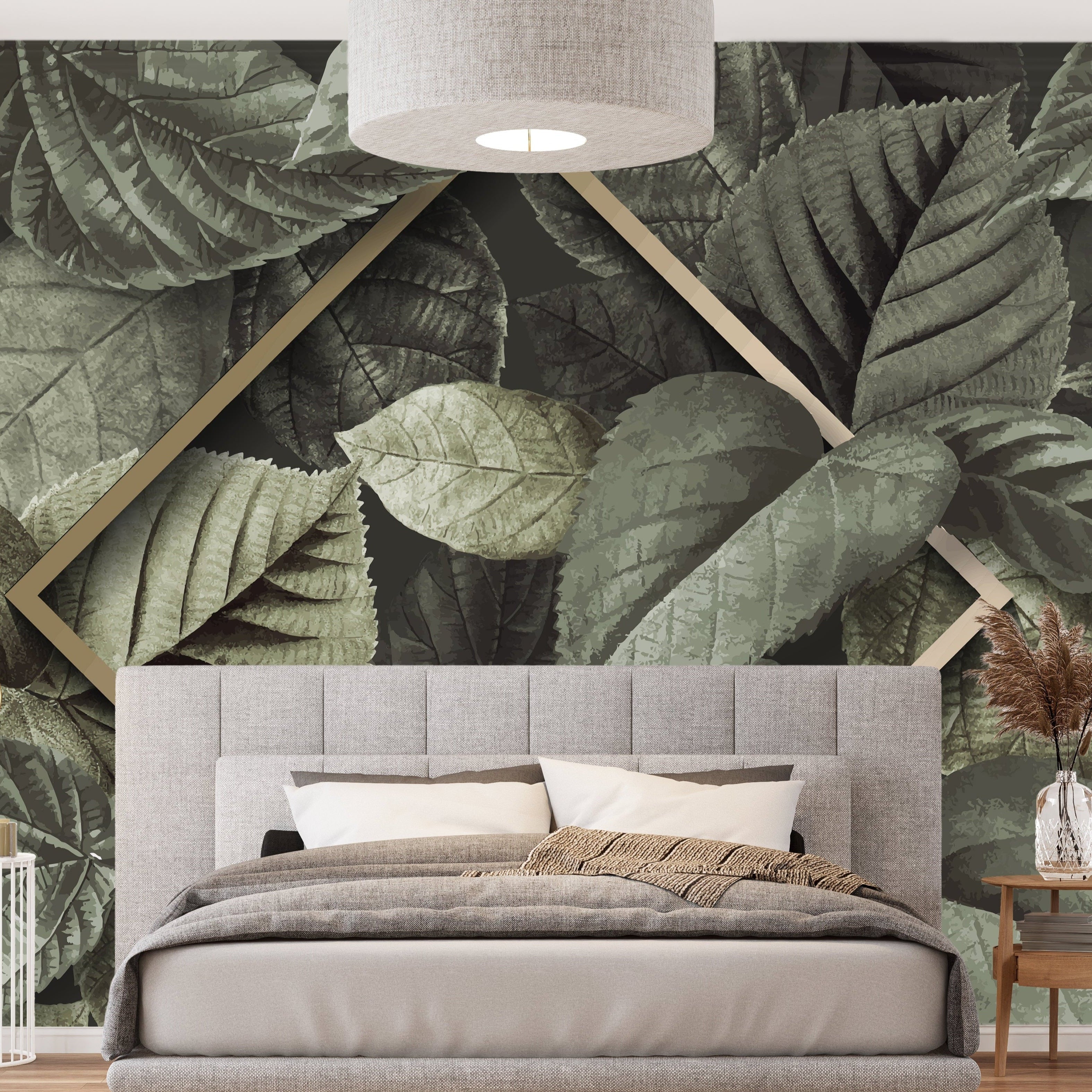 Papier peint à motifs de feuilles abstraites, installé en tête de lit pour une chambre moderne au style naturel et apaisant.