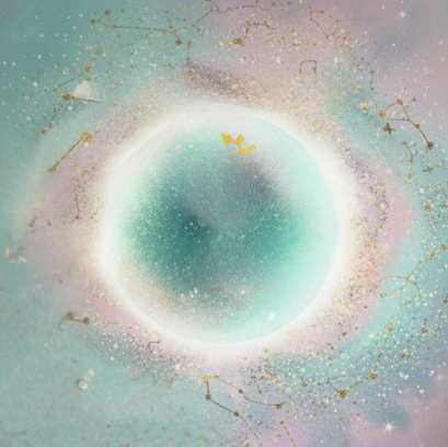 Découvrez ici un aperçu précis du motif “planètes pastel”. Ce zoom met en valeur la finesse des détails, les teintes douces et la qualité de l’impression. Les textures délicates et les nuances subtiles offrent un rendu premium, parfait pour vous projeter dans la future ambiance de la chambre. Un aperçu clair et fidèle du design final.