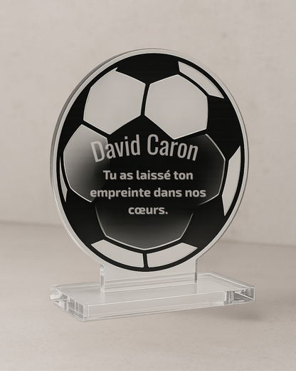 Plaque funéraire découpée en forme de ballon de football, hommage personnalisé pour passionné de sport.